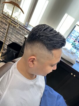 ミリオンバックス 御徒町店(Million Backs) サイドパート/スキンフェード/かき上げ<理容室>[メンズ]