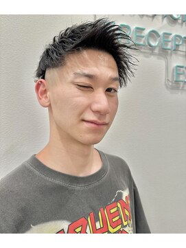 ロミーオム 本厚木(ROMMY. Homme) 刈り上げツーブロックアップバングショートビジネスメンズヘア