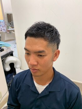 アップリップスダブリュー(Uplips.w)の写真/ひげや眉カットにこだわりたい方にもオススメ！眉を整えプロのシェービングで清潔感UP！メンズパーマも◎