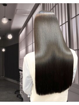 ティア(Tiia) うる艶ストレート