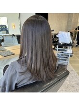 頭皮の健康も考慮。選び抜いた薬剤で髪への負担を軽減。