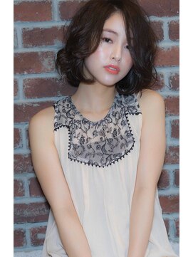 ヘアデザイン ソラ(Sola) ダークブラウン黒髪暗髪×カールショートヘア×斜めバング