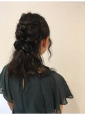 波ウェーブ ローポニー風ハーフアップ
