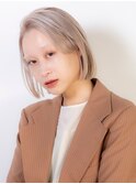 ホワイトベージュ×大人ボブ