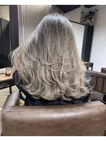 ホワイトベージュ　くすみベージュ　ケアブリーチ　ボブ