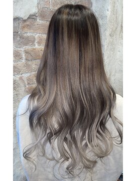 エンジェル 川越(Angel) バレイヤージュカラーダークアッシュ&ゆる巻きロング/20代30代