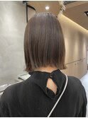 グレージュカラーワンカラー　切りっぱなしボブ