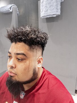 リュネッツ(lunettes) レゲエ系外国人風、ツイスト限界捻りスキンフェード