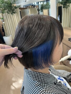 アウラ(AURA) ブルーのイヤリングカラー透明感カラーグレージュカラー