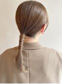 前髪シルキーベージュタイトヘアアレンジa