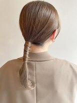 前髪シルキーベージュタイトヘアアレンジa