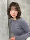 上品見えするウェーブ巻き美人ボブ