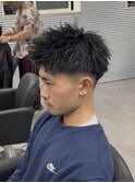 スパイキーショートフェードカット刈り上げツーブロック短髪黒髪