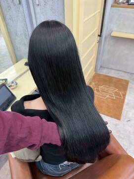 ヴェーレン(Wehlen) ダークアッシュ　暗髪ロングストレート　シルク髪