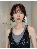 ピカイチテンジン エムスラッシュ(pikAicHi Tenjin×M.SLASH)&nbsp;大人くせ毛風センターパートショートボブ