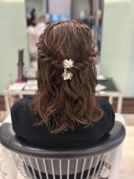 アピッシュ ギンザ(apish ginza) 大人可愛いゆるふわハーフアップアレンジ