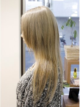 アズール 草加(azule) 外国人風 シルキープラチナヘア