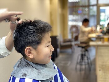 パインズプレイスバーバー(PINE'S PLACE BARBER)の写真/【松山市駅徒歩1分/夜22時まで営業】学生限定クーポンあり☆学生さんにも嬉しい価格で最旬スタイルを☆