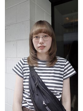 ナビッジ(NABIGE) ハイトーンベージュのレイヤースタイル