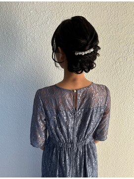 パリスパート2 編み込み ゆるふわ シニヨン お呼ばれ 結婚式 ヘアスタイル