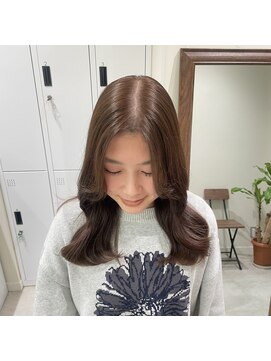 アローム(alom) イメチェン/ホワイトブロンド/外ハネボブ/美髪/茅ヶ崎