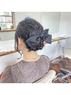 ヘアーアンドメイクアップモパ シニヨンアレンジ