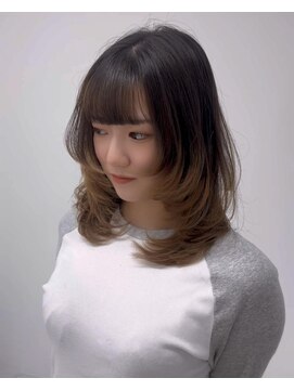 レイヤーカット裾カラーグラデーション