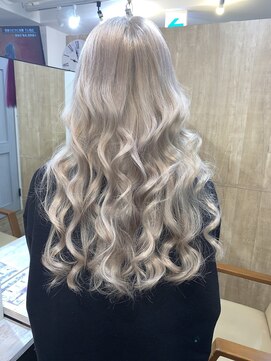 ラピス 横浜(Lapis) ホワイトカラー