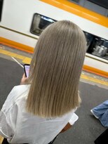 エール 生駒(aile Total Beauty Salon)&nbsp;透け感たっぷりシルバーグレージュ