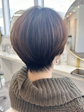 アルトル 池袋(altru) 後ろ姿がかわいい丸みのあるショート