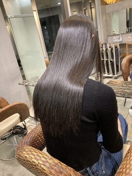 クーラ(Cura) 【Cura原宿】湿気対策・美髪アルカリ矯正ロング・艶ブラウン