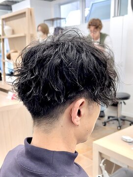 サロンドジョー(salon de joe) ツイストスパイラルパーマメンズマッシュ刈り上げ　奥東巧真