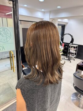 アイズ 本厚木(AIZU) 白髪ぼかしハイライト