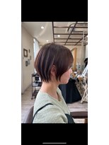 コンフィー(comfy)&nbsp;『サザワ」フェザーパーマチェリーブラウンミニウルフ