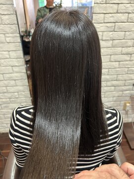  強い癖でもツヤツヤ♪髪質改善縮毛矯正／ HIDE