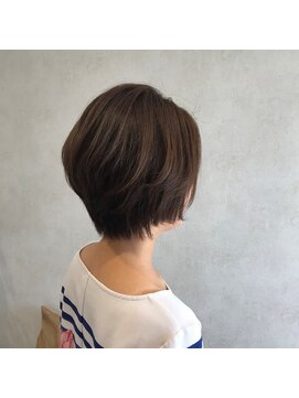 ライフ ウィズ ヘア(LIFE with HAIR) 大人シルエットなグラデーションボブ