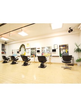 お子様のお気に入りのDVDや絵本などの持ち込みOK！子育て中のママにも嬉しい、安心して通えるサロンです＊