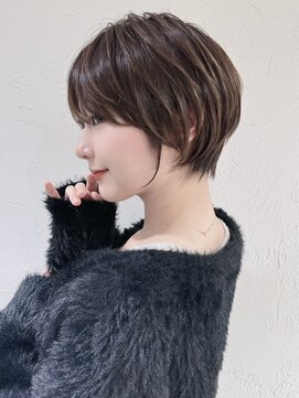 アンド ストーリーズ(&STORIES) 前髪あり耳掛け丸みくびれショートボブ20代30代40代50代(蘭)