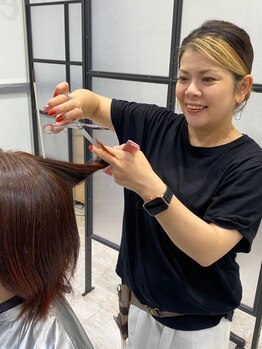 イーズ バイ インス(Yeeee.s by INCE)の写真/【姫路駅徒歩3分/半個室】大人世代ならではのお悩みを解決してきた経験・知識豊富なスタイリストを独占◇