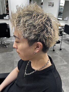 ヒュイル バイ ニアウ(Hwyl by Niau) メンズマッシュパーマニュアンスパーマスパイラルパーマ刈り上げ