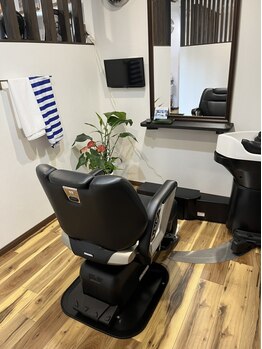 スーパーカットジョージ(SUPER CUT GEORGE)の写真/一人のスタイリストが仕上げまで担当する完全マンツーマン施術◇完全個室の空間で、ゆったりとした時間を。