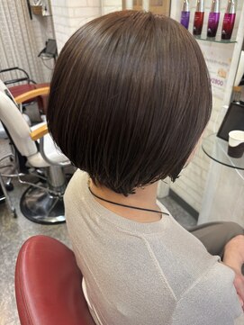 ロマンヤカタ ファース(ROMAN YAKATA fars) 大人女性の素敵ショートボブ@田島(2024/10)