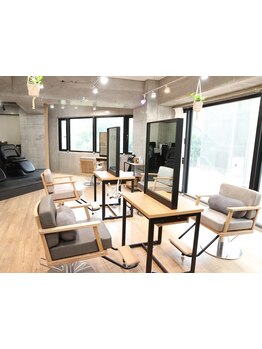 仲良しスタッフが温かい接客と安心の居心地でお迎えします♪