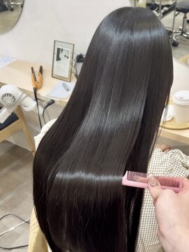 エイチ 梅田(H) 40代50代ハンサムショートアンブレラカラーベリーショートボブ