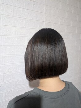 レイア(Leia)の写真/今までの縮毛矯正とは一味違う仕上がりに満足度◎髪質に合わせた施術方法で自然なストレートヘアに！