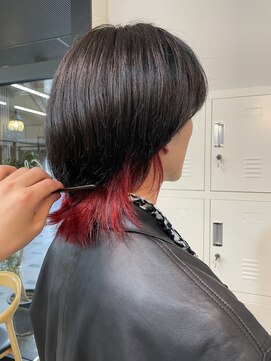 シンエノム(Shin enom) メンズウルフカットインナーブリーチカラーワインレッド