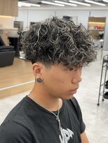 ラヴィズムバイフィフス(LUVISM by fifth) スペインカールスパイラルパーマ刈り上げ万代新潟駅外国人風