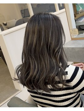 トニエ(tonie.) 細めハイライトカラー