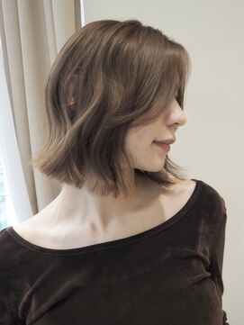 ノイ(noi) 顔周りレイヤーカットくびれヘアミルクティーベージュカラー
