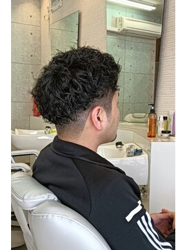 ブリーズ(Breeze) ダークブラウン20代30代波打ちパーマツーブロックシャドウパーマ